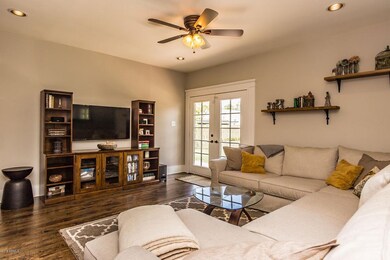 Family room 2