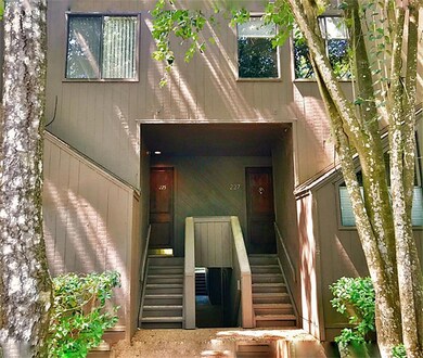 227 Litchfield Ln, Houston, TX 77024 - photo 2