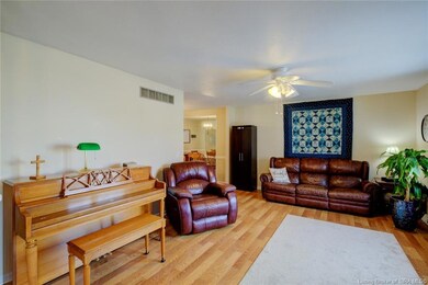 3411 Deerwood Dr, New Albany, IN 47150 - photo 6