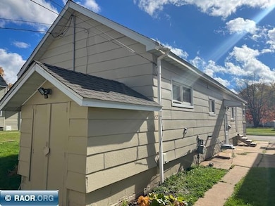 218 6th St SW, Chisholm, MN 55719 - photo 3