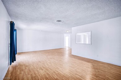 4225 Greenhill Dr, Las Vegas, NV 89121 - photo 4