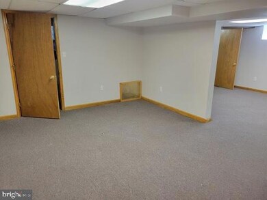 662 Oak Ave, Woodbury, NJ 08096 - photo 2