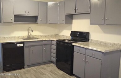 2630 Lourdes Dr W, Jacksonville, FL 32210 - photo 3