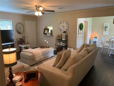 204 Skyview Terrace unit B, Friendswood, TX 77546 - photo 3