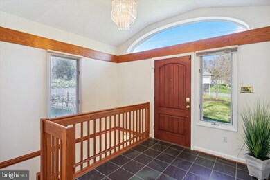 10427 Windsor View Dr, Potomac, MD 20854 - photo 3