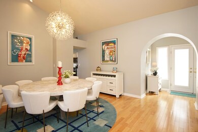 dining rm, entry way