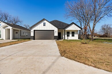 219 Peacock St, Cleburne, TX 76031 - photo 3