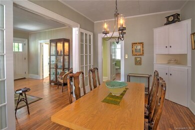 Dining with corner built in