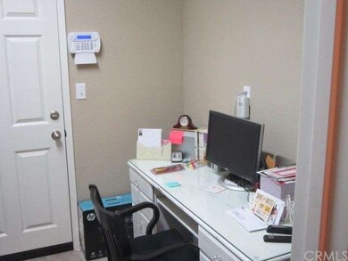 DESK NOOK AREA WITH LAUNDY WASHER AND DRYERS BEHIN