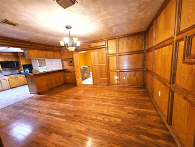 10510 Bretton Dr, Houston, TX 77016 - photo 5