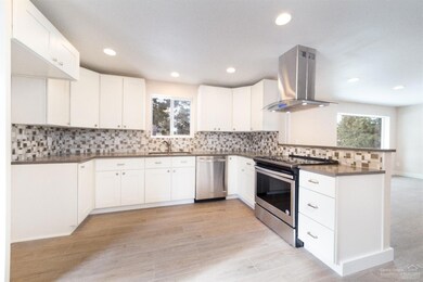 596 NE 12th St, Bend, OR 97701 - photo 6