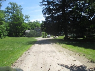 SHARED DRIVEWAY BUT ENOUGH FRONTAGE THAT SEPARATE 
