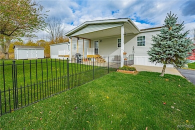 1158 Timberwood Ct, Lockport, NY 14094 - photo 4