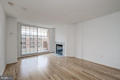 Metropolitan Condos unit 802, Washington, DC 20037 - photo 3