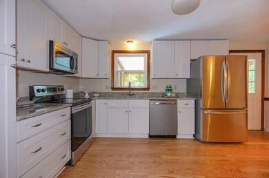 7 Gaskill Cir, Hopedale, MA 01747 - photo 2