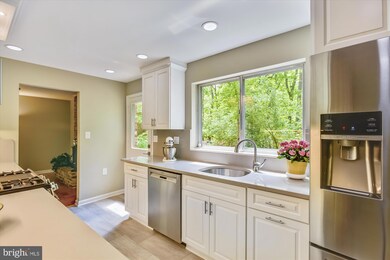 2410 Bugle Ln, Reston, VA 20191 - photo 4