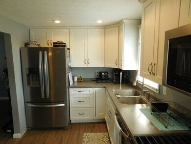 2524 Pleasant Plain Ave, Elkhart, IN 46517 - photo 6