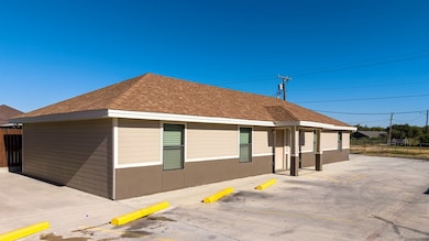 639 Las Brisas Dr, Eagle Pass, TX 78852 - photo 4