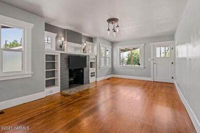 Livingroom with hardwood & built-ins