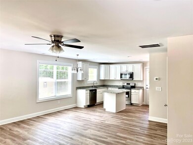 620 Poplar St, Statesville, NC 28677 - photo 3