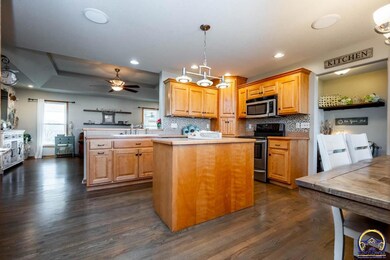 3439 SW 47th Ct, Topeka, KS 66610 - photo 7