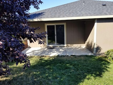 911 Stonewater Dr, Eagle Point, OR 97524 - photo 7