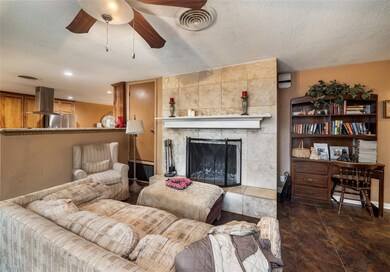 112 Hasler St, Bastrop, TX 78602 - photo 4