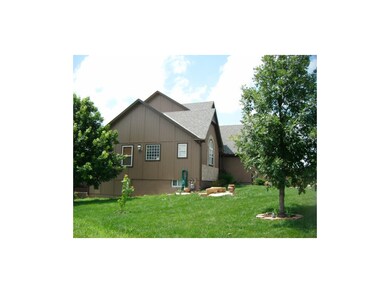 900 Birchwood Dr, Raymore, MO 64083 - photo 2