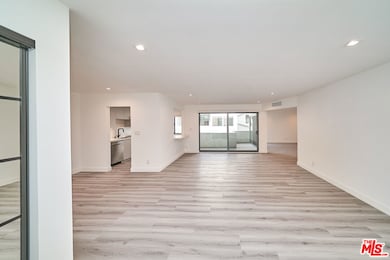 145 S Maple Dr unit 102, Beverly Hills, CA 90212 - photo 2