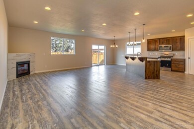 641 NW Rimrock Dr, Redmond, OR 97756 - photo 5