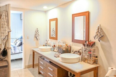 Icon Brickell Tower 1 unit 1615, Miami, FL 33131 - photo 5