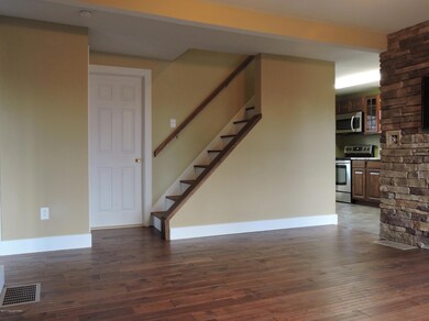 311 Colt Ln, Stroudsburg, PA 18360 - photo 5