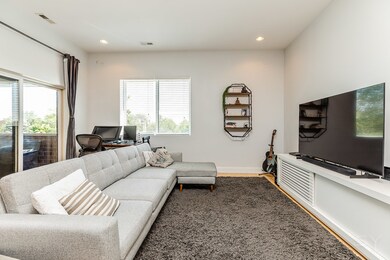 2921 W Glenlake Ave unit 4E, Chicago, IL 60659 - photo 5