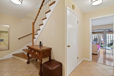 1825 Tanglewood Dr unit A, Glenview, IL 60025 - photo 3