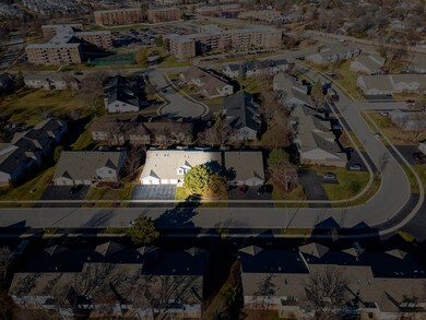 1722 Chesapeake Ln unit 2, Schaumburg, IL 60193 - photo 3