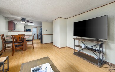 335 Delaware Ct, Carpentersville, IL 60110 - photo 3