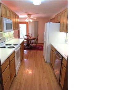 Kitchen, hardwood floor