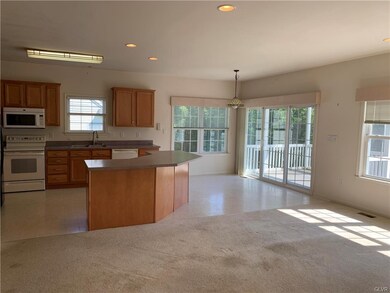 5050 Valley Stream Ln unit 100, Macungie, PA 18062 - photo 4
