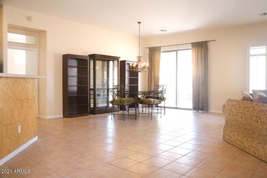 Livingroom View from Entryway (002)