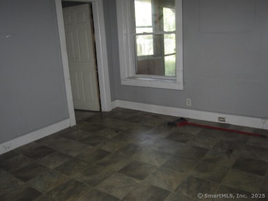 13 Hampshire St, Holyoke, MA 01040 - photo 5