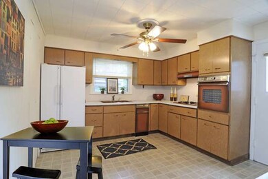 1406 Manchester Rd, Wheaton, IL 60187 - photo 3