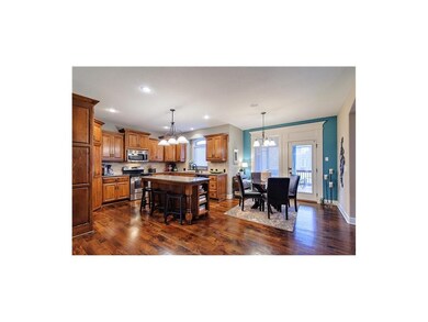 Stylish gray wall color gives the perfect contract