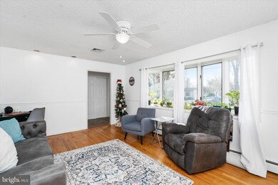 8 Pintinalli Dr, Trenton, NJ 08619 - photo 4