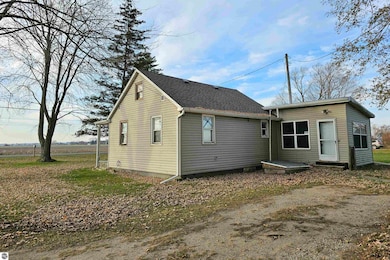 6776 N Pingree Rd, Alma, MI 48801 - photo 5