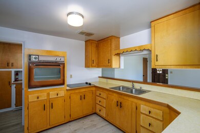 1022 SW 13th St, Redmond, OR 97756 - photo 7