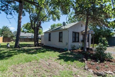 130 NW 2nd St, Redmond, OR 97756 - photo 2