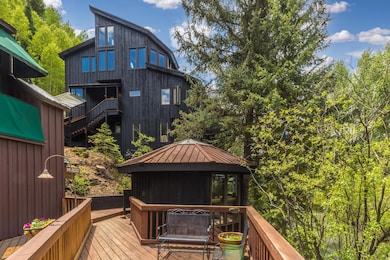 Manitou Riverhouse 101