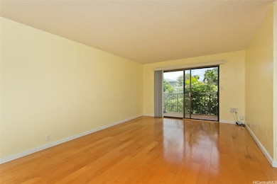 Large living room with lanai