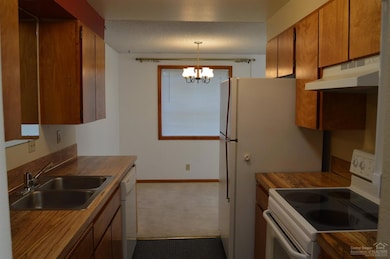 2524 SW 24th St, Redmond, OR 97756 - photo 7