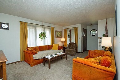 2950 E Oak Park Ave, Des Moines, IA 50317 - photo 2